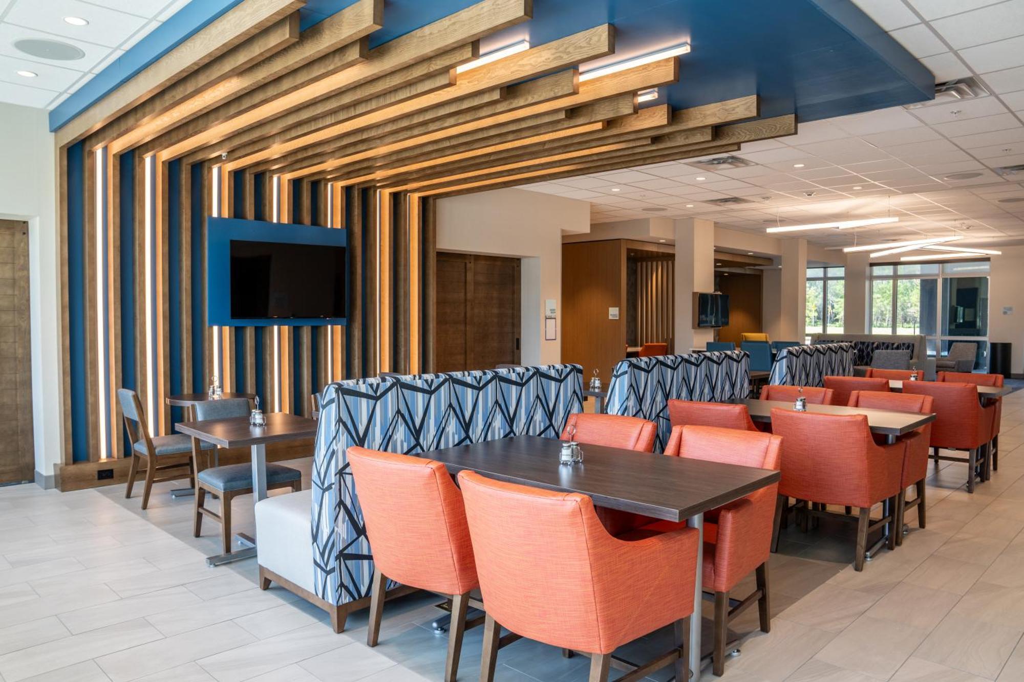 Holiday Inn Express & Suites Fort Walton Beach - Eglin Area By Ihg Buitenkant foto